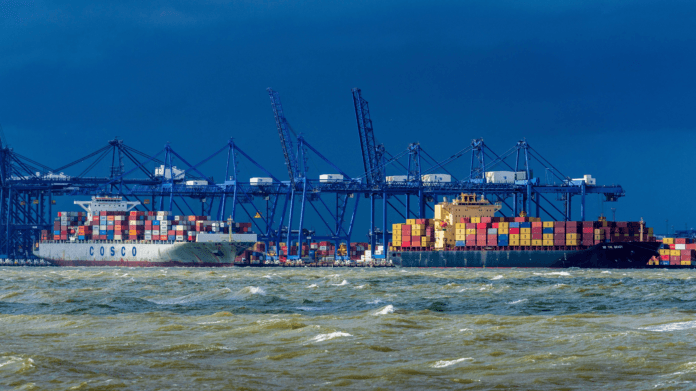 supplychainship1800_robertevans_alamy-jpg