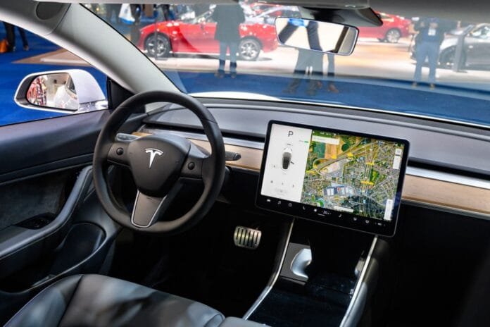 nhtsa-investiga-tesla-acidentes-e-desafios-de-software NHTSA Investiga Tesla: Acidentes e Desafios de Software
